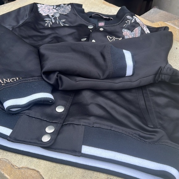 Cute vs jacket - Picture 13 of 14